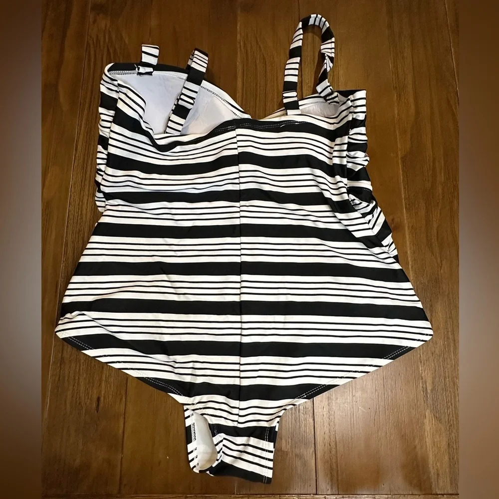 Catalina black white